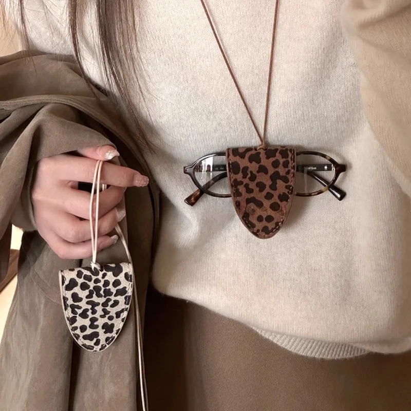 

Leopard Eyeglasses Storage Bag Pendant Hanging Neck Glasses Clip Pendant Durable Glasses Clip Simple Hanging Neck Pouch