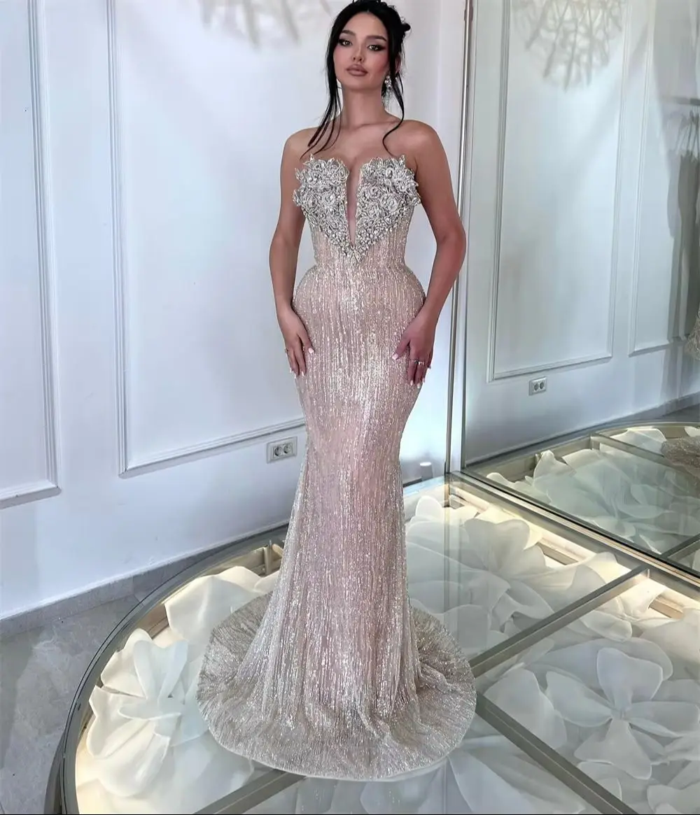 فستان كونتيسا دبي مخصص للحفلات الراقصة باللون الأبيض قبالة الكتف مطرز بالخرز فيستدوس دي نوش بطول الأرض سهرة رسمية 2025