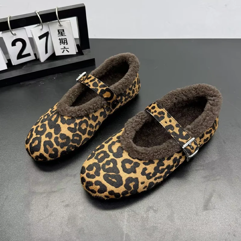 

Леопардовые женские лоферы на меху на плоской подошве, модная теплая обувь, новинка 2026, повседневные уютные зимние ботинки, весенние короткие плюшевые Mujer De Zapatos