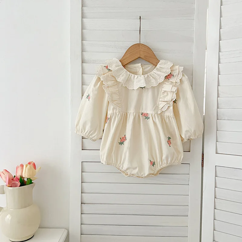 

Новые осенние боди для девочек, весна 2024, повседневные кружевные комбинезоны с рюшами и воротником, вышивкой и длинными рукавами, повседневная одежда для маленьких девочек