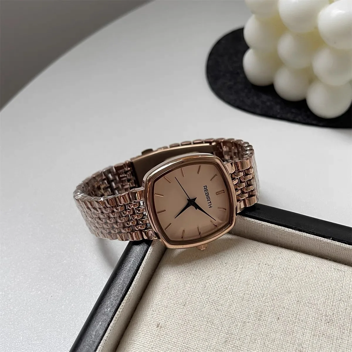 ساعة كوارتز أنيقة وبسيطة للأعمال للنساء، مناسبة للارتداء اليومي