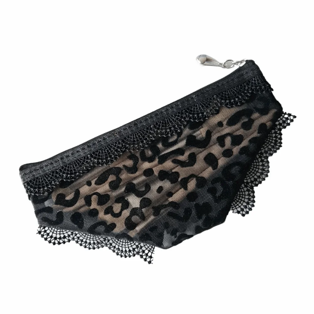 Creativity Bikini Briefs Shape Cosmetic Bag Lace Heart Transparent Makeup Storage Pouch Y2K Mesh Toiletry Bag Storage for Travel