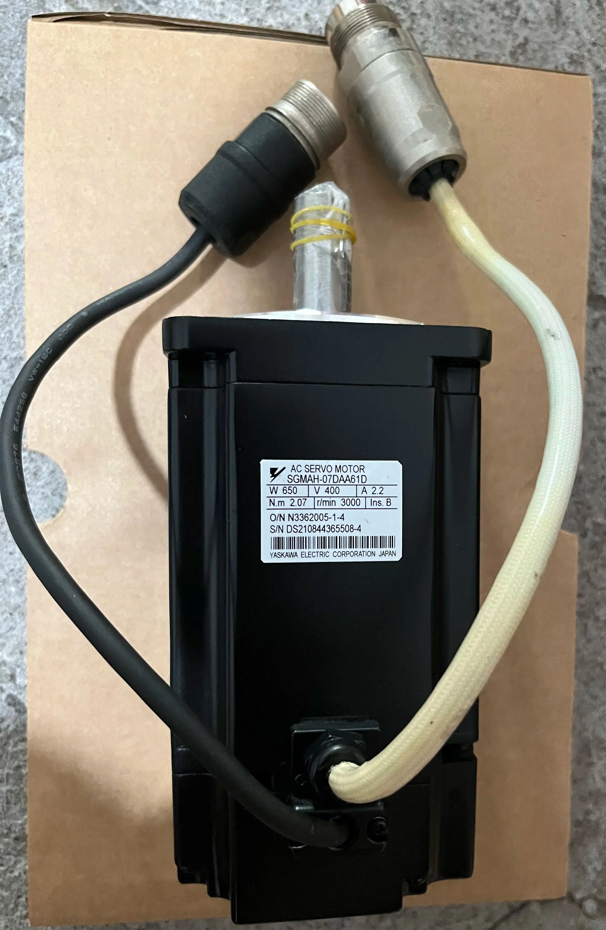 

Совершенно новый серводвигатель SGMAH-07DAA61D, SGMAH 07DAA61D. Быстрая доставка.