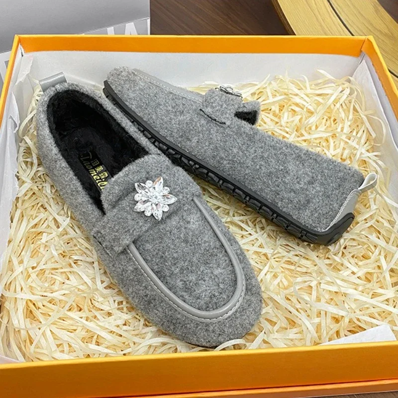 

Luxury Rhinestone Flower Design Furry Loafers for Woman Winter New Warm Plush Flat Slip-On Shoes Round Toe Cotton Shoes Size 43