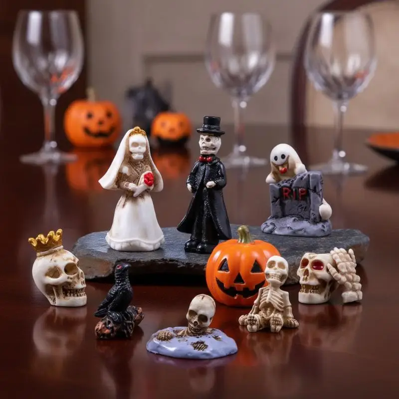 Halloween Mini Resin Skull Coffin Figurine Scary Cartoon Ghost Statue Small Spooky Prop for Trick or Treat Event Decor