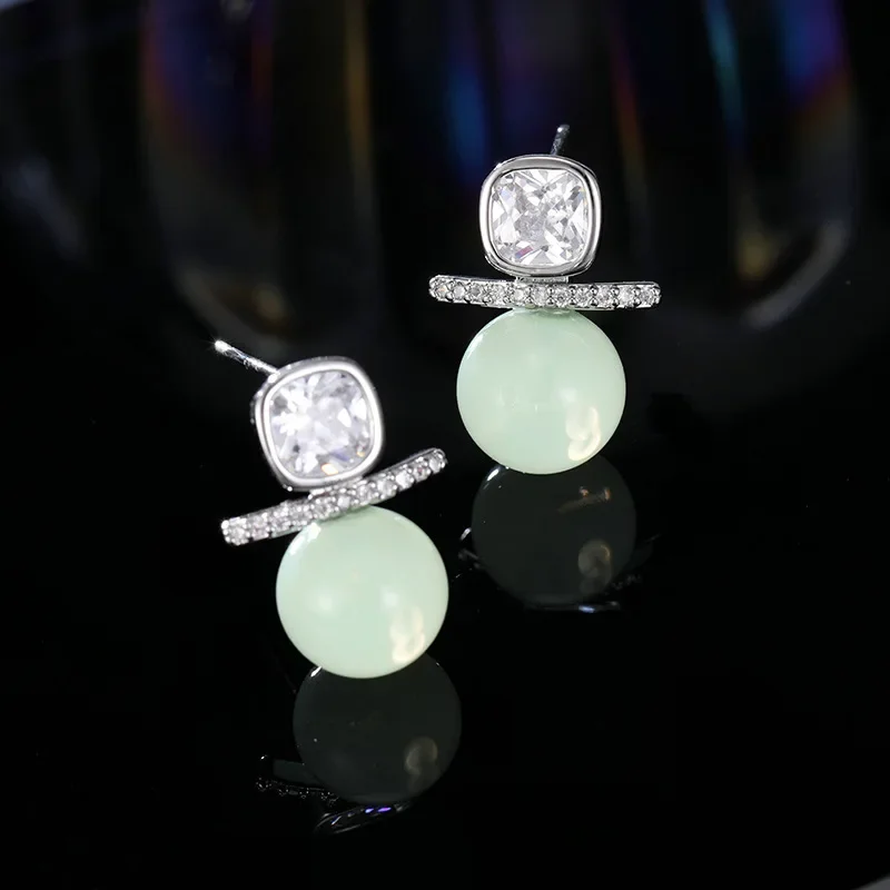 

New fashionable and high-end earrings, cat's eye stones, round and square, exquisite and niche, French minimalist stud earrings