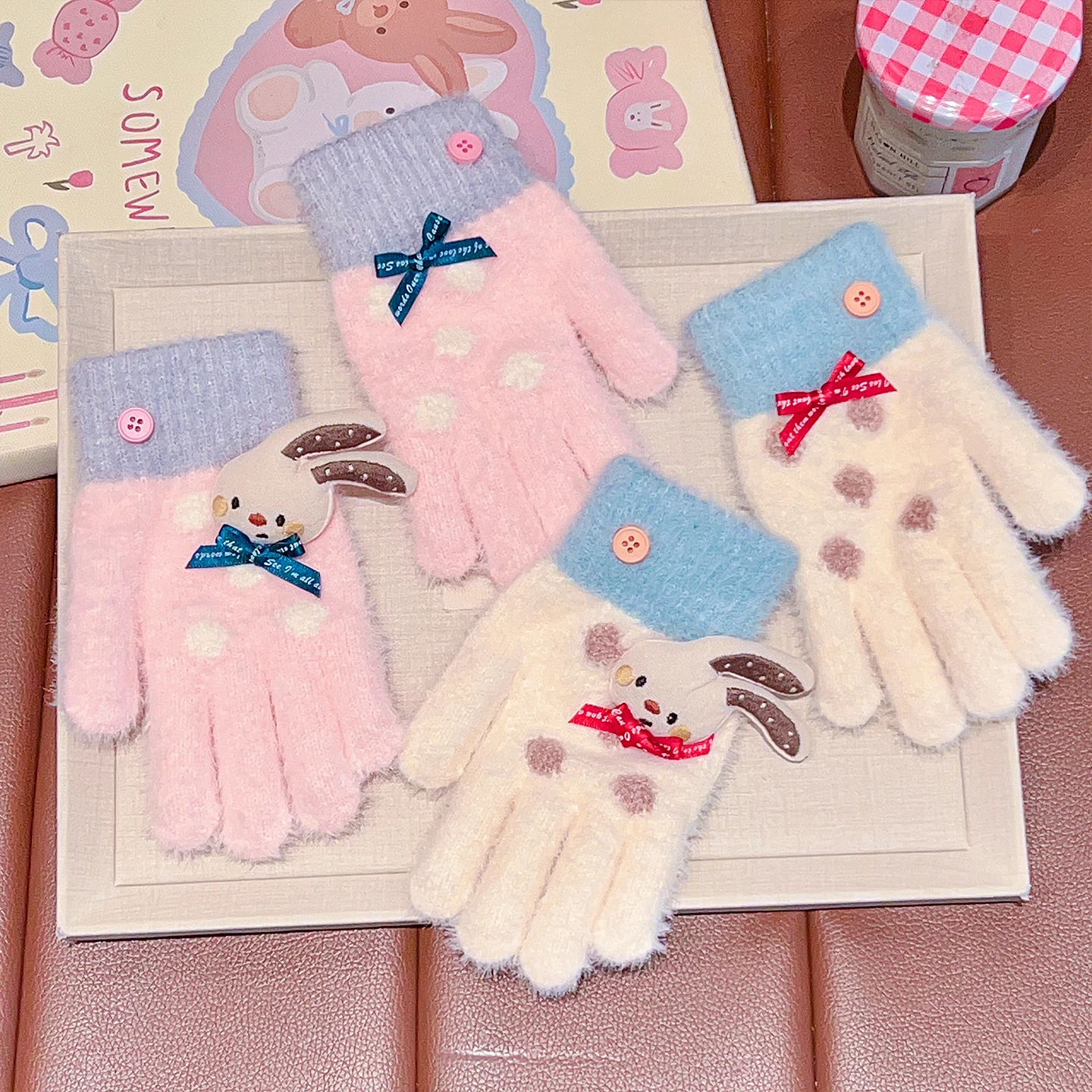 Niedliche Hasen-Handschuhe mit vollen Fingern für Mädchen, Jungen und Kinder, mit Polka-Dot-Muster, aus Kunstfell, flauschig gestrickt, weiche, flauschige Kinderhandschuhe für den Außenbereich. – Detail 4