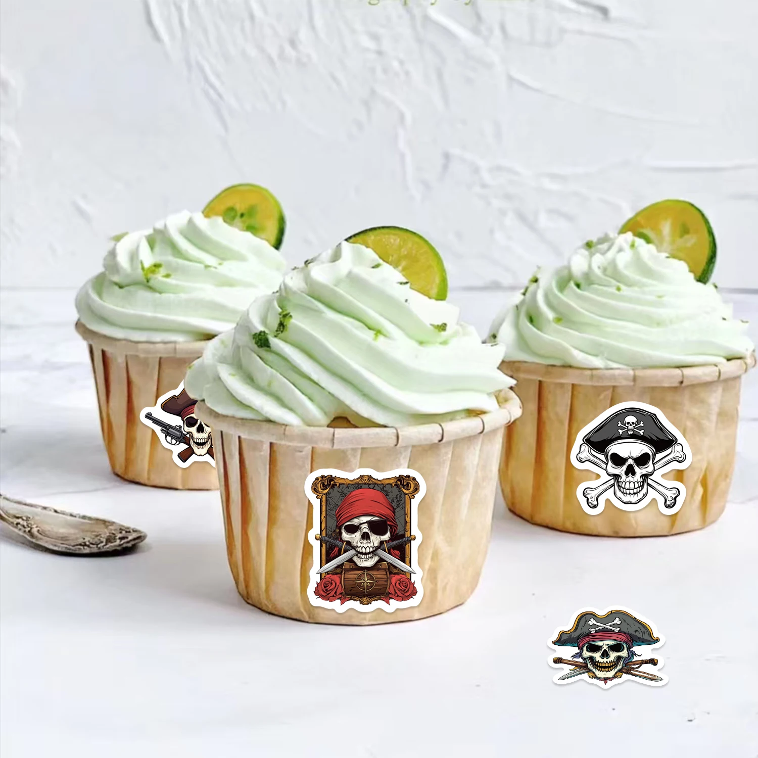 500Pcs/roll Cartoon Pirate Sea Raider Logo Sealing Sticker DIY PVC Laptop Decals Decoration Stiker Reward Gift Toys