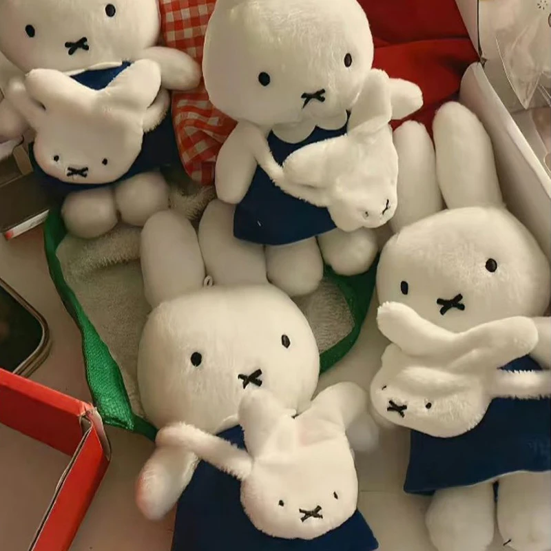 Poupée en peluche Miffy mignonne, jupe bleue de dessin animé, jouet en peluche, accessoires de sac à dos, pendentif Dopamine, porte-clés créatif, cadeaux pour filles
