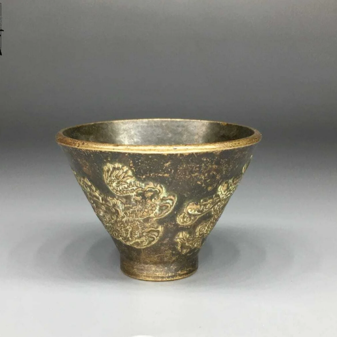 

Antique brass wine cup Chinese collection double dragon copper cup tea cup desktop decoration