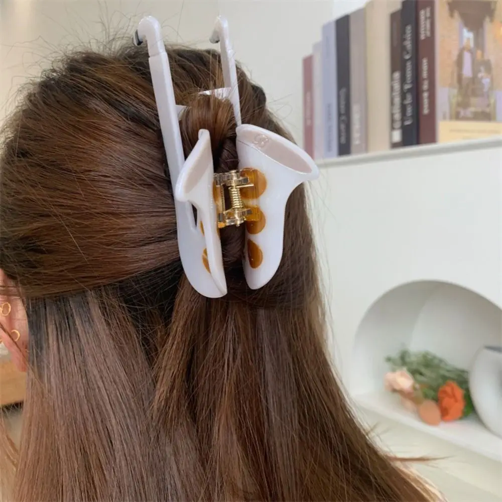 

Забавная заколка для волос в виде гитары, пианино, музыкальных инструментов, а также в виде большой заколки-акулы, с элементами из ацетатного стекла, видеокассеты, музыки, скрипки, саксофона. Подарок.