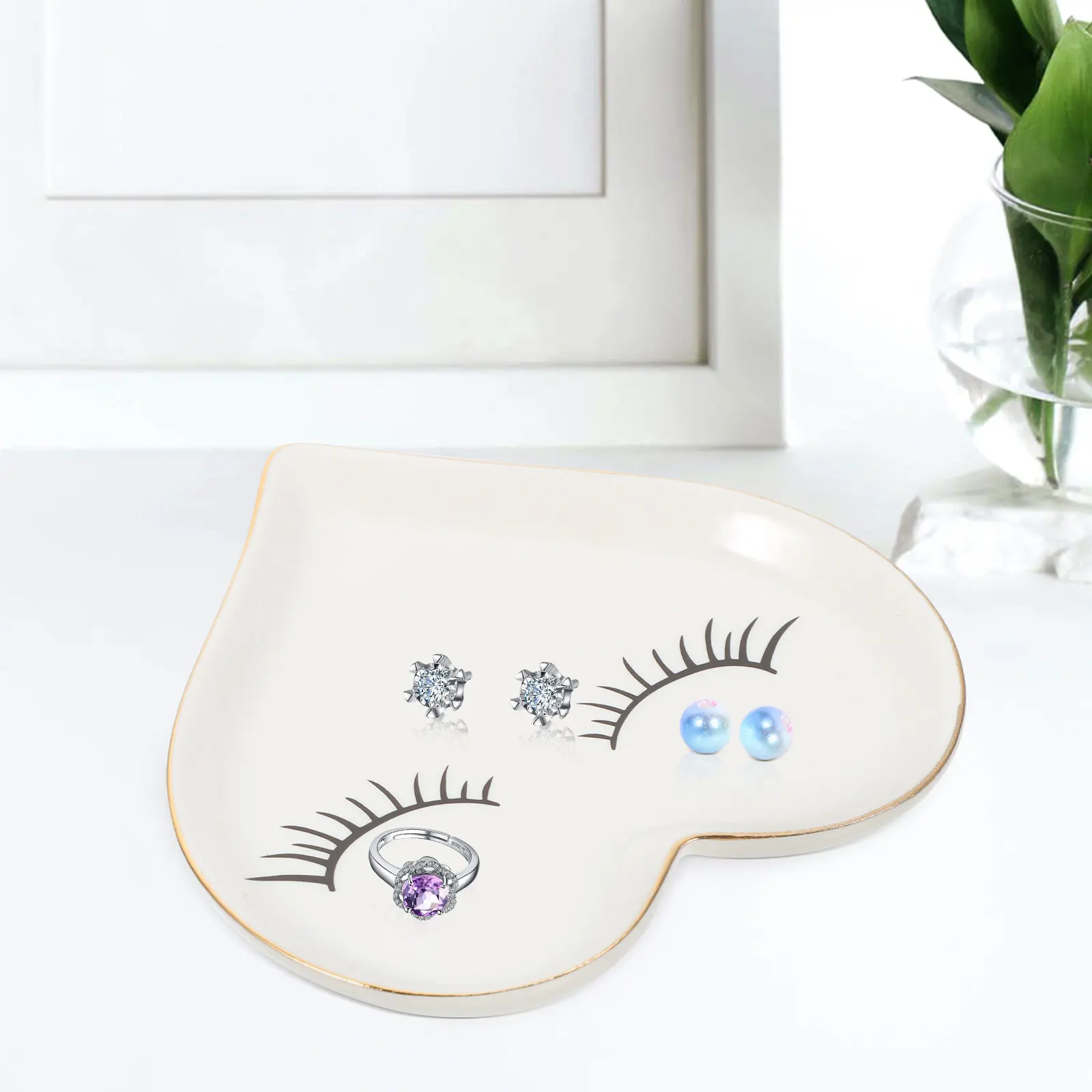 

Ceramic Jewelry Dish Heart Shaped Unique Design Easy Clean Dustproof Dressing Table Organizer Earrings Bracelet Holder