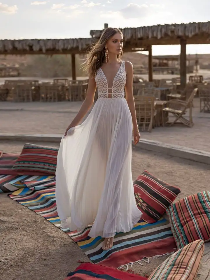 Beach Boho A Line abiti da sposa Illusion scollo A V abiti da sposa in pizzo Sweep Train Backless Bride Dress Custom Made