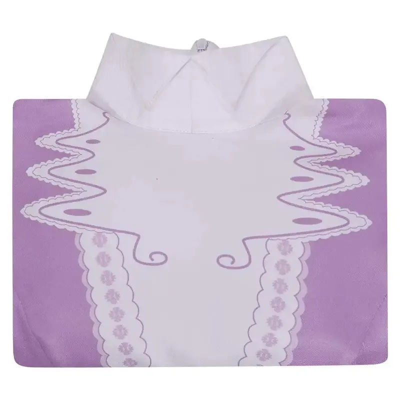 映画のキャラクター、ルシルは紫色のドレス、ハロウィーンのコスチューム、ロングスカート、女の子のホリデーパーティーの衣装で女性の役を演じています。