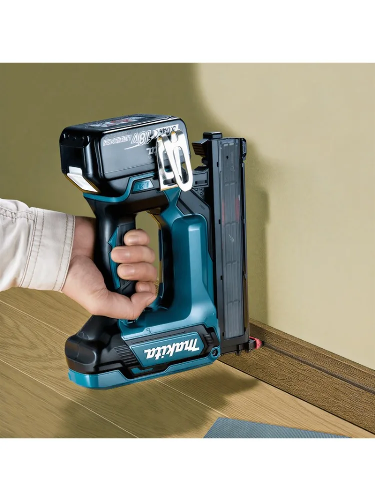 Originele Makita DFN350 draadloze spijkerpistool voor spijkers van 15-35 mm, lichtgewicht en compact voor trim- en afwerkingswerkzaamheden in de timmerbouw - afbeelding 2