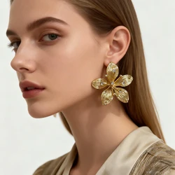 Retro Vintage Flower Earrings Five-Petal Textured Earrings with Clear Crystals Drop Earrings for Party Jewelry