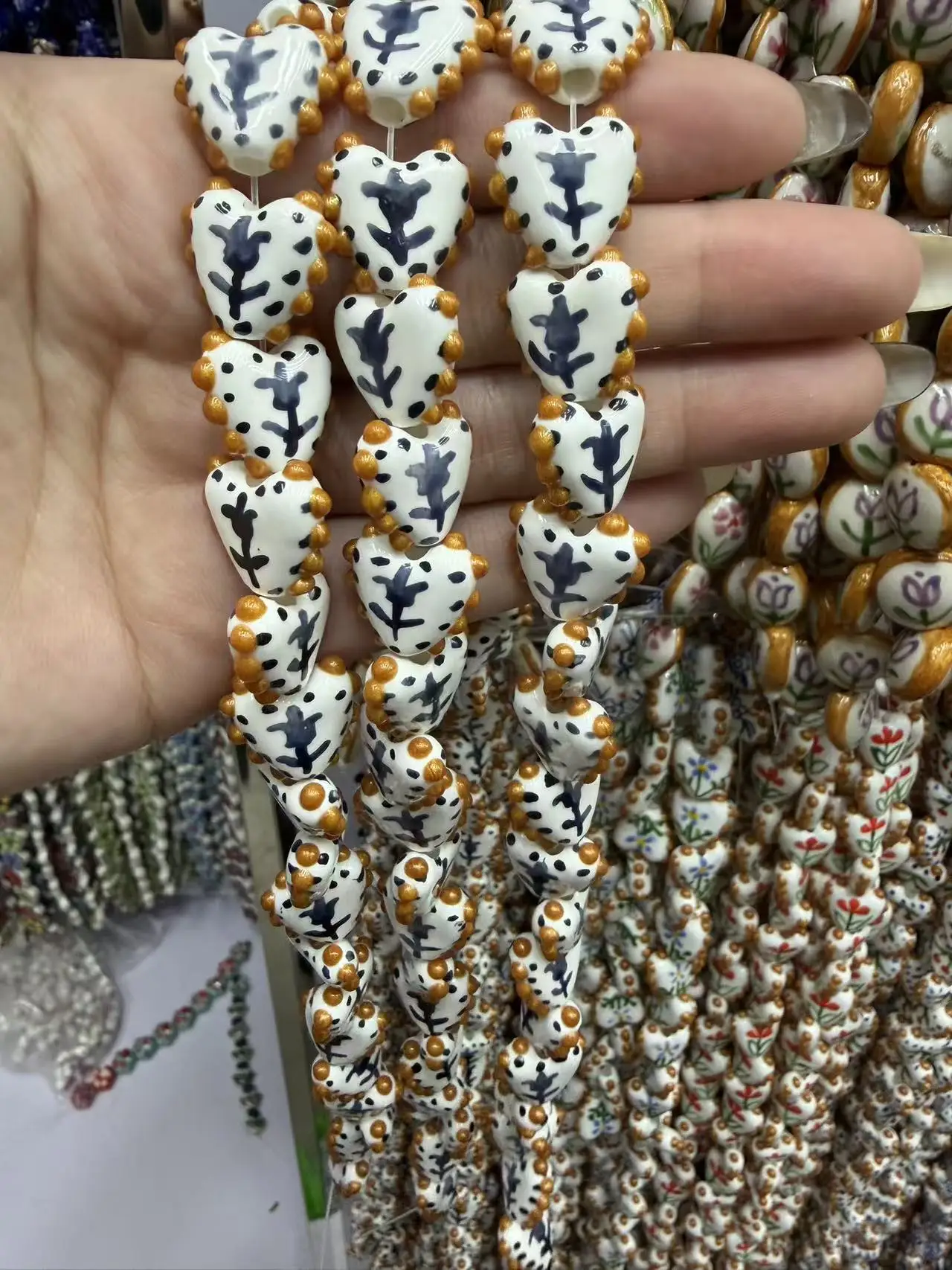 Hand painted colorful flower pattern ceramic beads 16 * 17mm heart-shaped loose beads Diy jewelry accessories