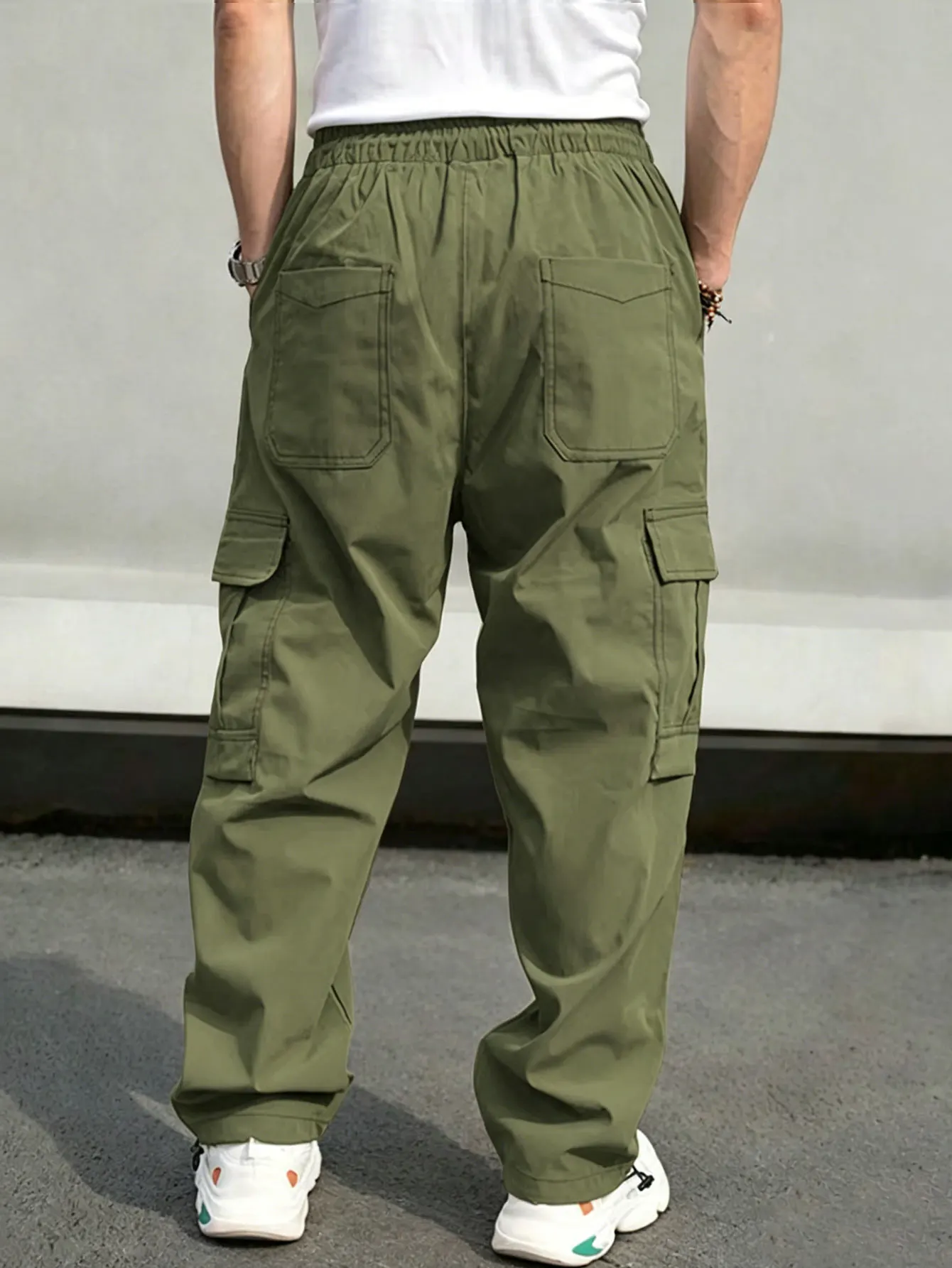 Einfarbige Cargohose für Herren mit Pattentasche, Kordelzug am Bund, normale Passform, lässige Hose mit geradem Bein für den Alltag – Detail 3