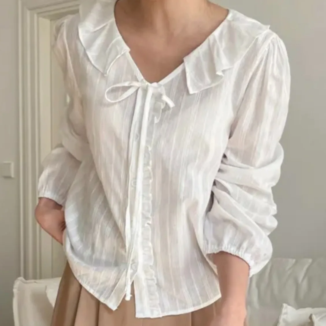 

Chic Early Spring Sweet Youthful Single Button Bow Tie Wooden Ear Loose Versatile Bubble Sve irt Women Casual Sle Long...