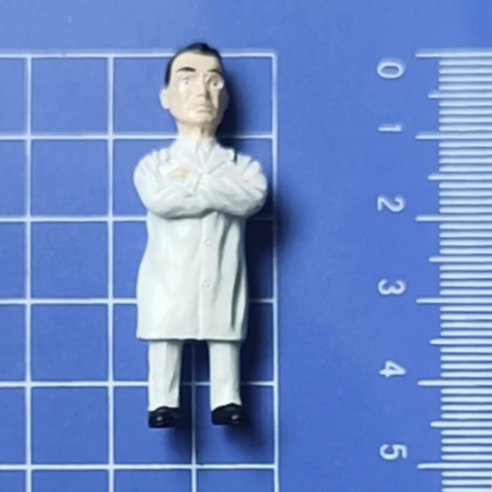 

Miniature People Figures Resin Model Kits Accessories Tiny Doll Hand Painted Figurines for Micro Landscape Scenery