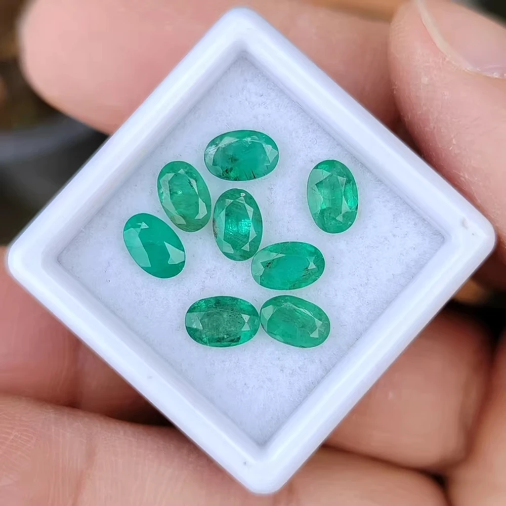 

Oval Cut 4x6mm About 0.5ct Natural Emerald Stone