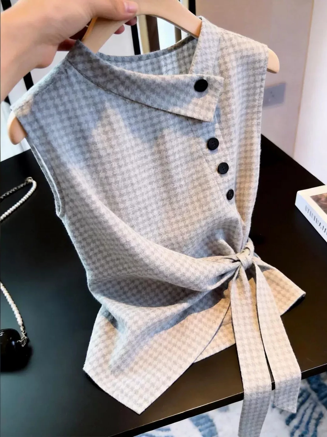 

Elegant Casual Style Top Belted Waist Design Korean Version Commute Daily Shirt Unique Summer 2026 Silk Women's Fashion