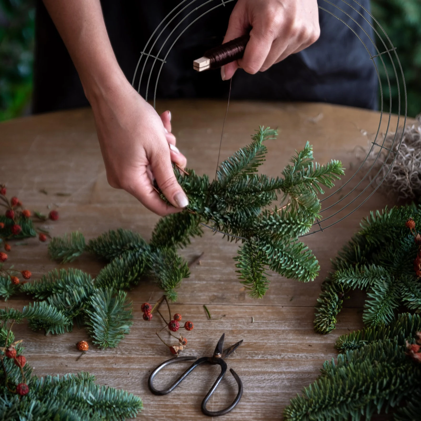 

2Pcs Iron Wreath Frame Metal Floral Garland Making Rings for DIY Xmas Wreaths and Handicrafts Decorations Metal Floral