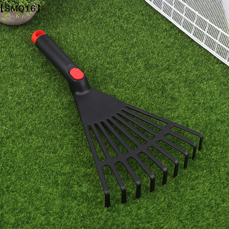 1Pc Garden Grass Leaf Rake Plastic Rake Gardening Rake Lawn Hand Tool With Handle Tool For Garden Maintenance Plant Care【SMQ】