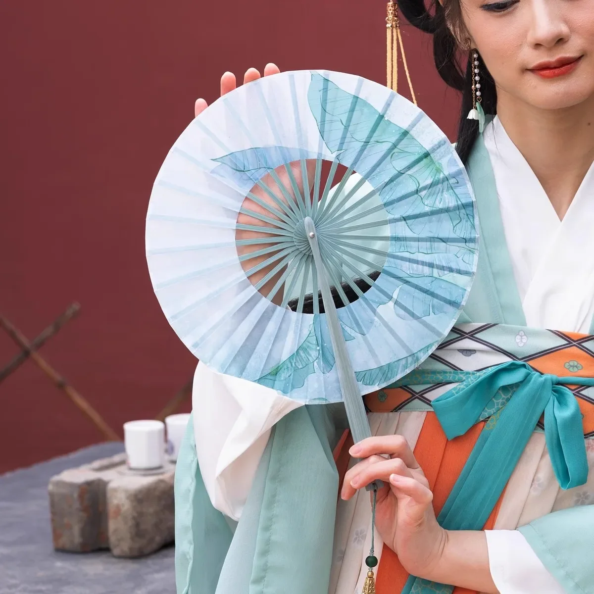 Abanico de mano redondo de bambú 'lluvia chupa la hoja de plátano' abanico Vintage chino para mujeres Hanfu Qipao actuación de baile Oriental elegante