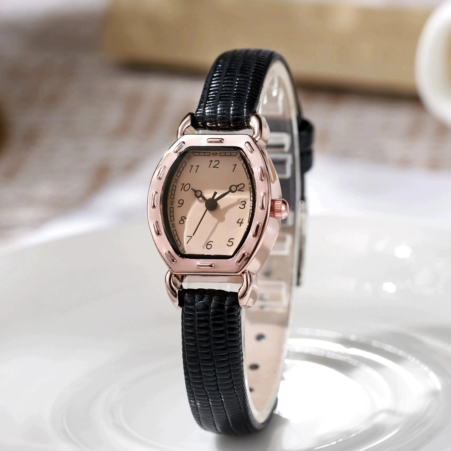 

New Fashion Luxury Woman Tonneau High Quality Leather Watch Women Wrist Watches Students Casual Quartz Watches Gifts Reloj Mujer