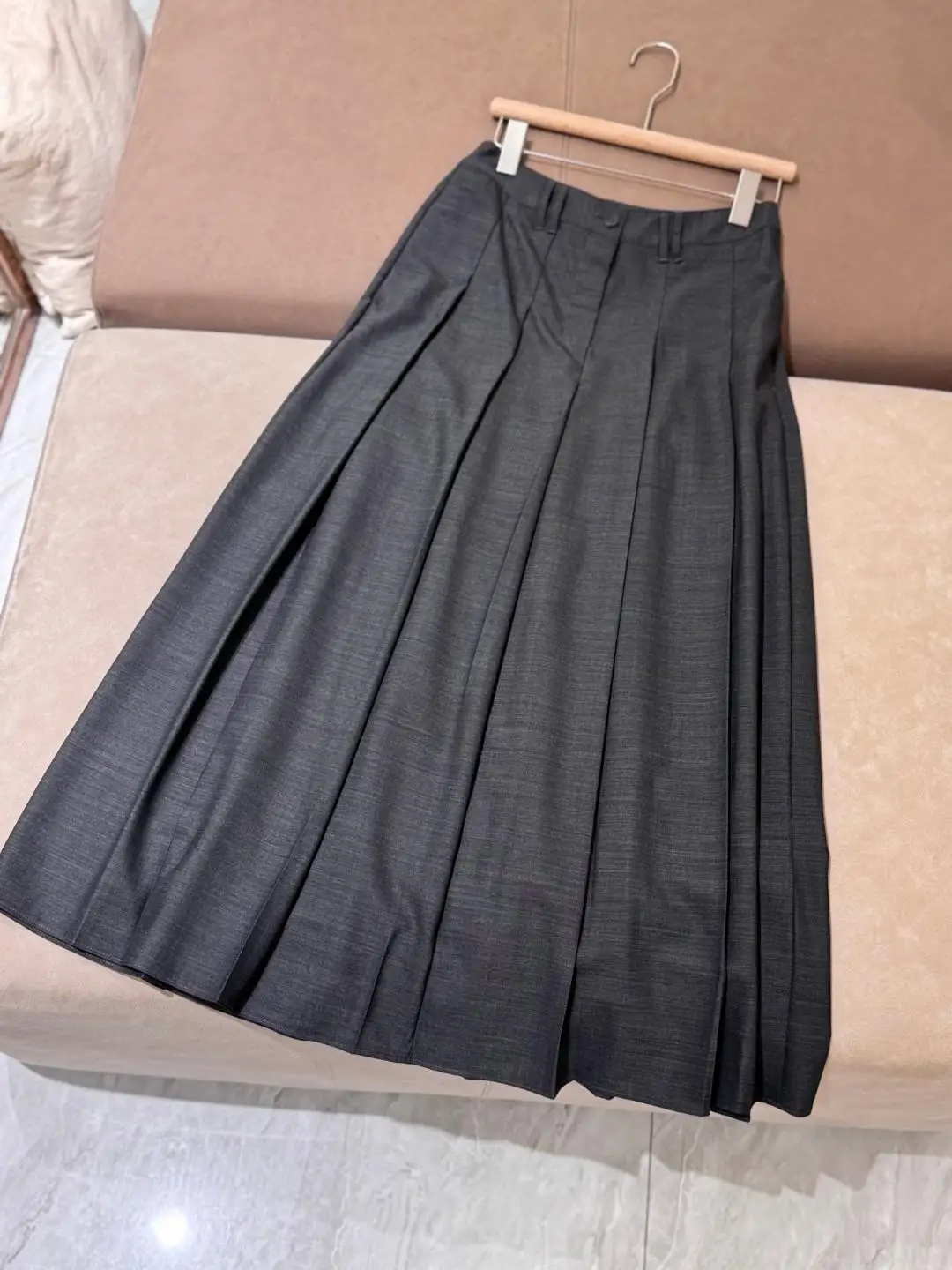 

Women's versatile elegant high-end 100% wool pleated skirt
