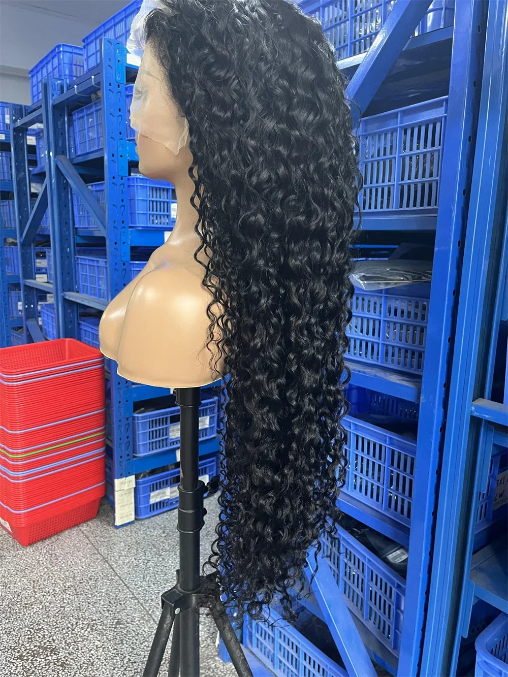 250% vorgeschnittene Loose Deep Wave Frontal Perücken 7x5 13x4, kleberlose Echthaarperücke, sofort tragbar, 13x4 13x6 Water Curly HD Lace Front Perücken, vorgezupft, 30-36 Zoll, unbehandelte Echthaarperücken für Frauen, gebleichte Knoten, im Angebot. – Detail 4