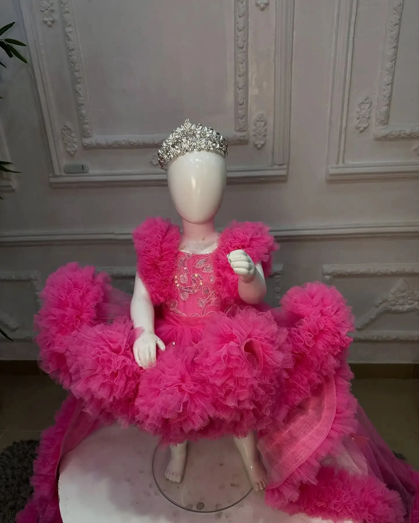 فساتين فتاة الزهور الوردية الساخنة لحفلات الزفاف مزينة بالدانتيل للأطفال فساتين حفلات أعياد الميلاد الكشكشة للأطفال لحفلات الزفاف حسب الطلب