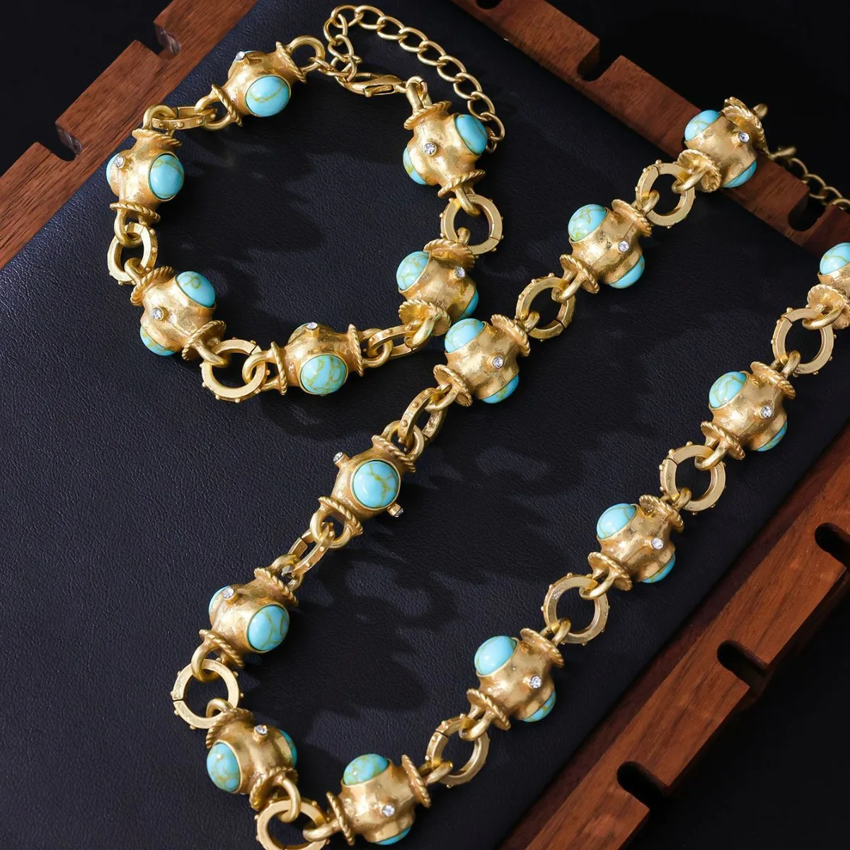 

Medieval vintage enamel animal necklace exquisite clavicle Bardian diamond bracelet