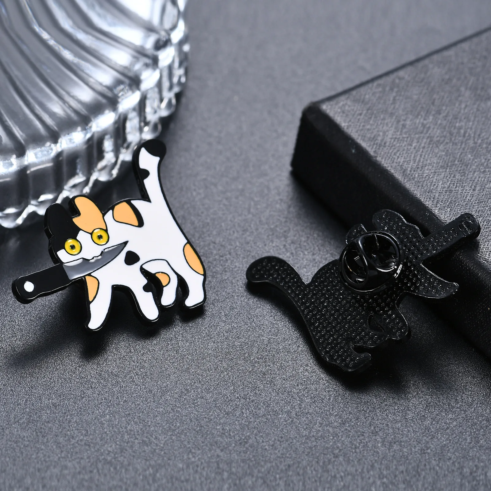 2PCS Cute Cat Brooch Cartoon Collar Cap Pin Animation Badge Alloy Party Accessories Scarf Buckle Bag Clip Jewelry Gifts Children