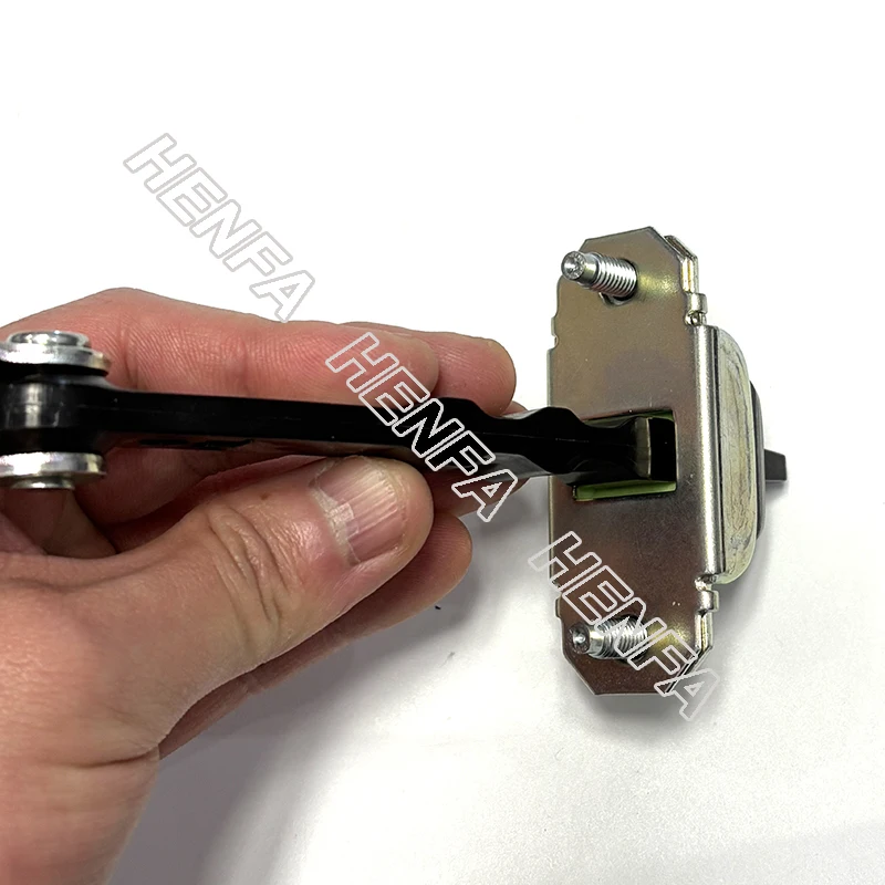 Henfa Brand New Genuine Door Check 61124CC000 61124CA000 For