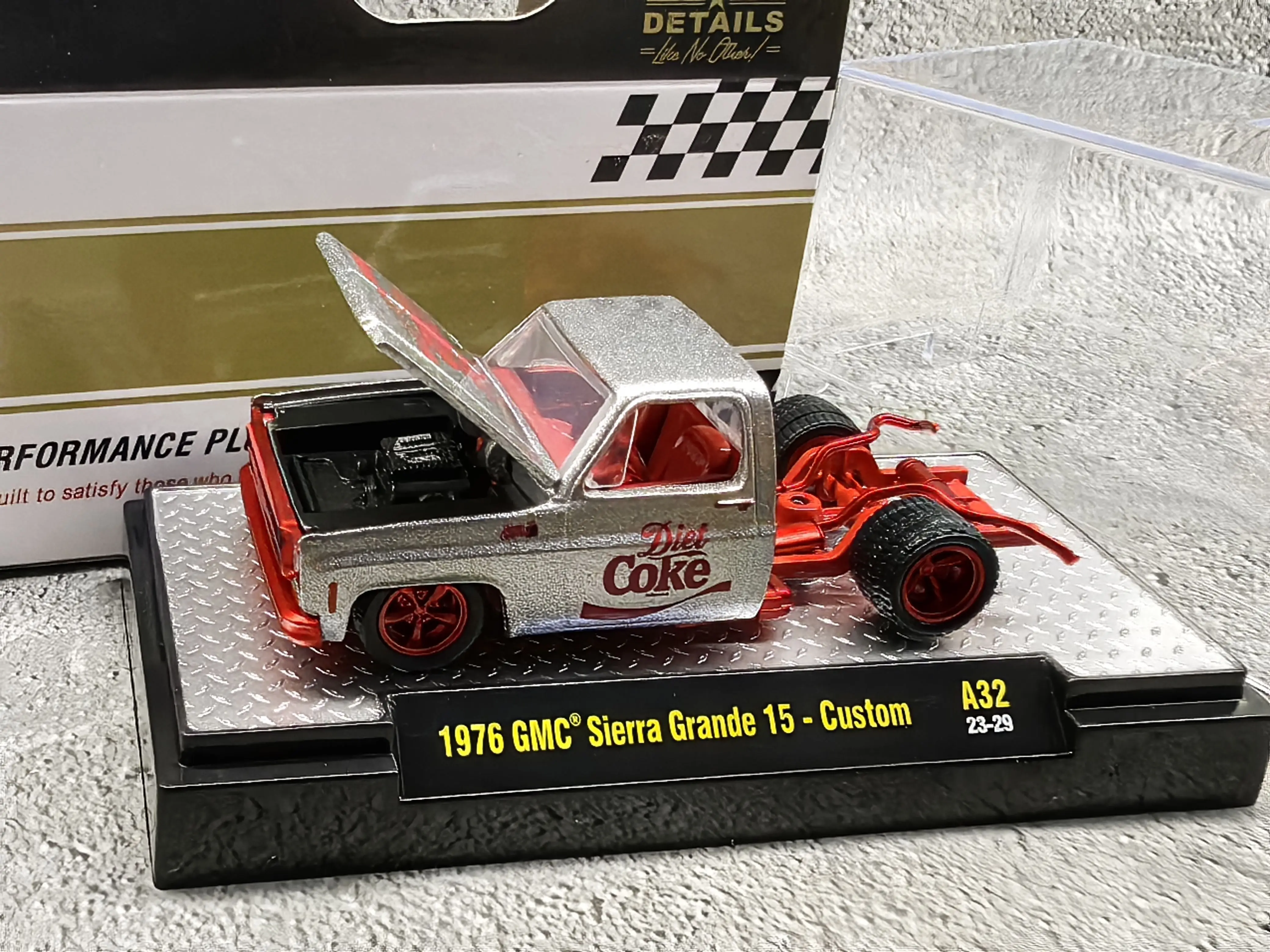 M2 Machines 1/64 1976 GMC Sierra Erande 15 Gustom 1973 Cheyenne Super Special Red hub Die-cast alloy car model gift