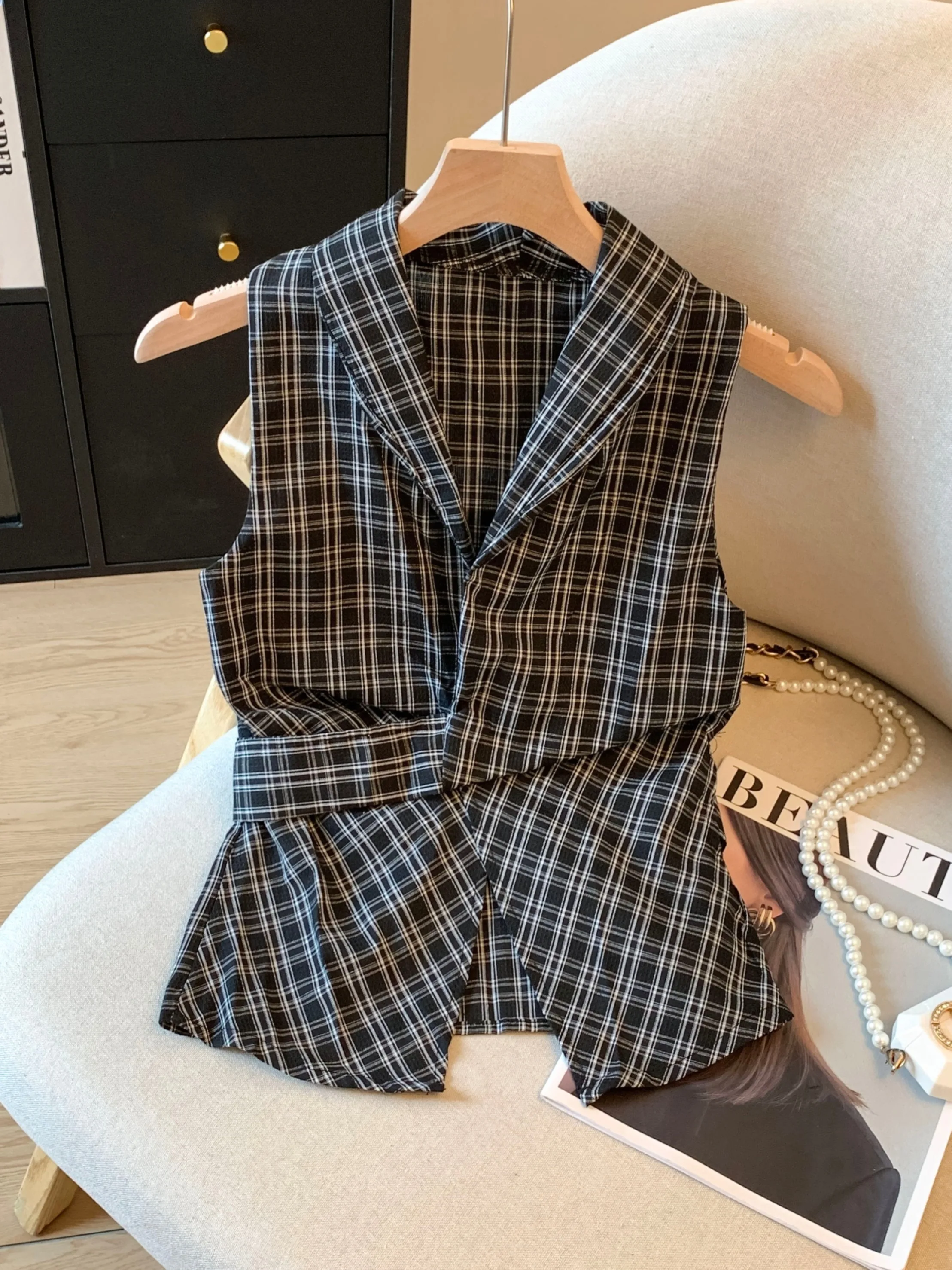 

V-Neck Plaid Sleeveless Shirt Vest Women's Summer New Style Dopamine Matching Slim Fit Top Knot Tie Waist Design
