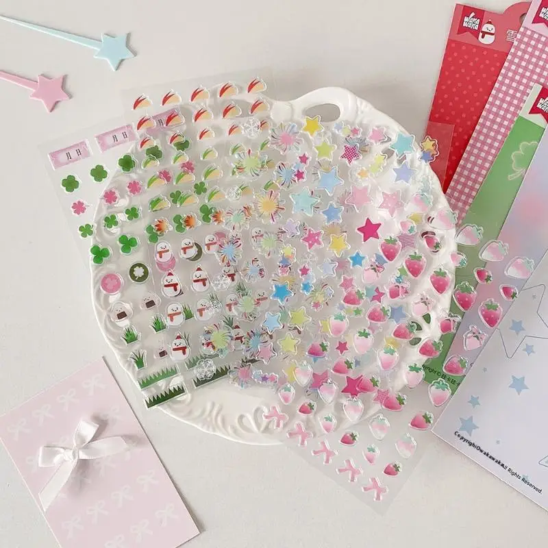 1 Arkusz Dekoracyjnych Naklejek Kreskówkowych Koniczyna Truskawka Płatek Śniegu Wodoodporne Naklejki 3D do Dziennika na Obudowy Telefonów DIY Materiały Rękodzielnicze