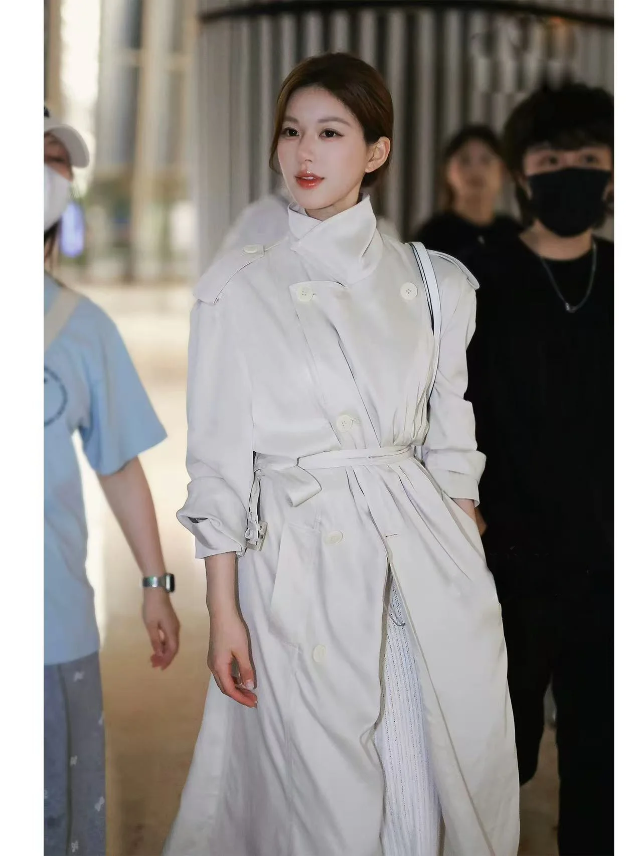 

Длинное приталенное пальто MISS NEKO Austin из ацетата белого цвета, прямого кроя, с длинными рукавами, однотонное, для повседневной носки