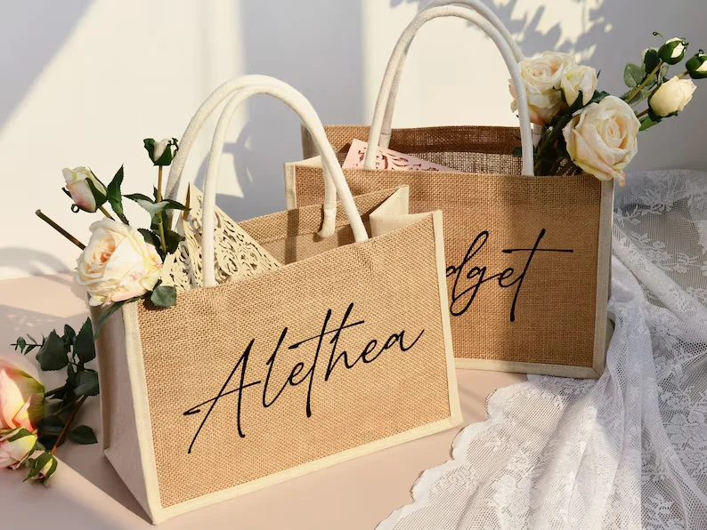 Bolsos de arpillera personalizados para dama de honor, bolso de mano de arpillera con nombre, bolsa de playa con monograma, bolsa de arpillera personalizada, bolsa de yute, regalos de boda para dama de honor