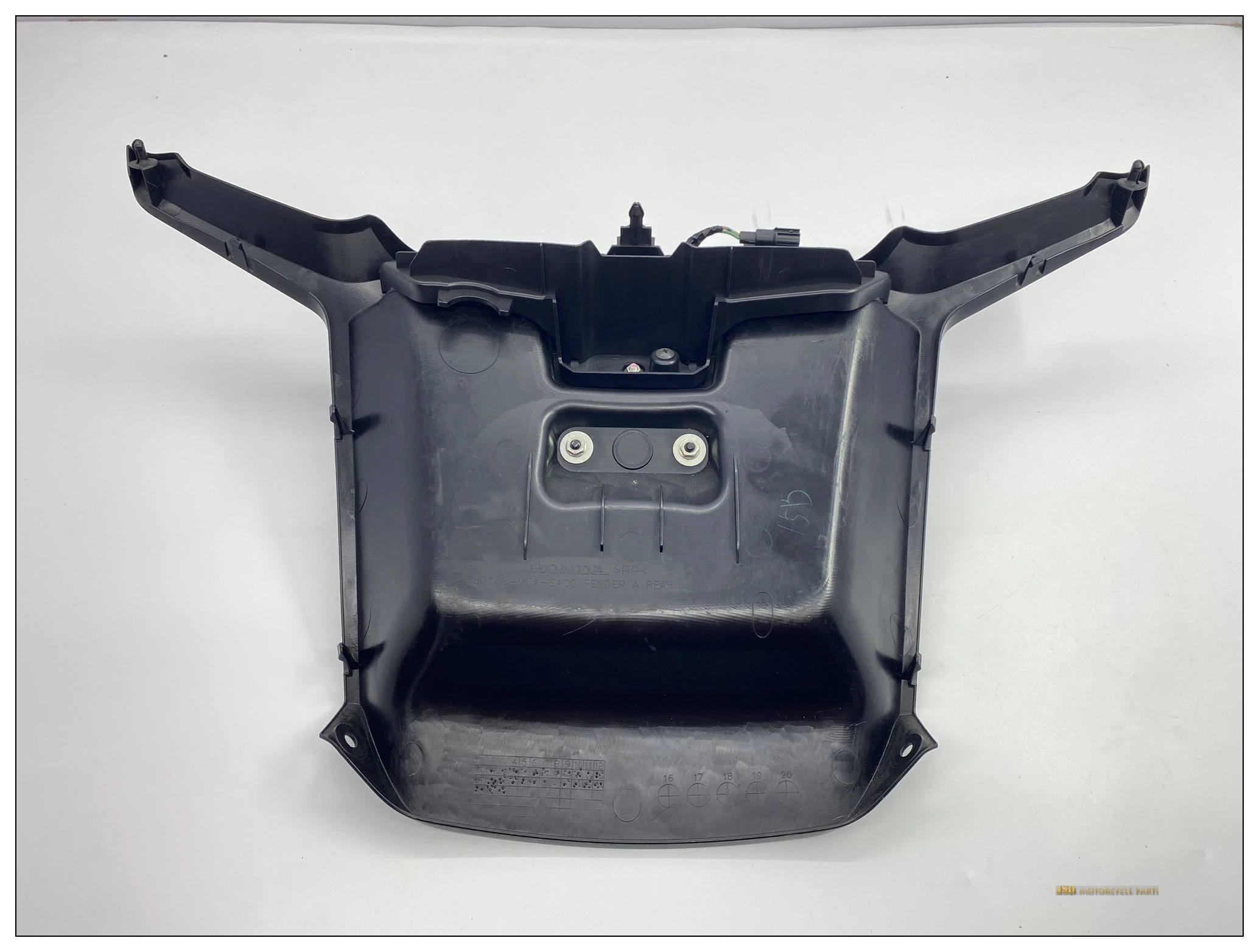 Applicable to Honda Jinyi 1800 F6B from 2012 to 2017, original disassembled rear mudguard/rear mud tile