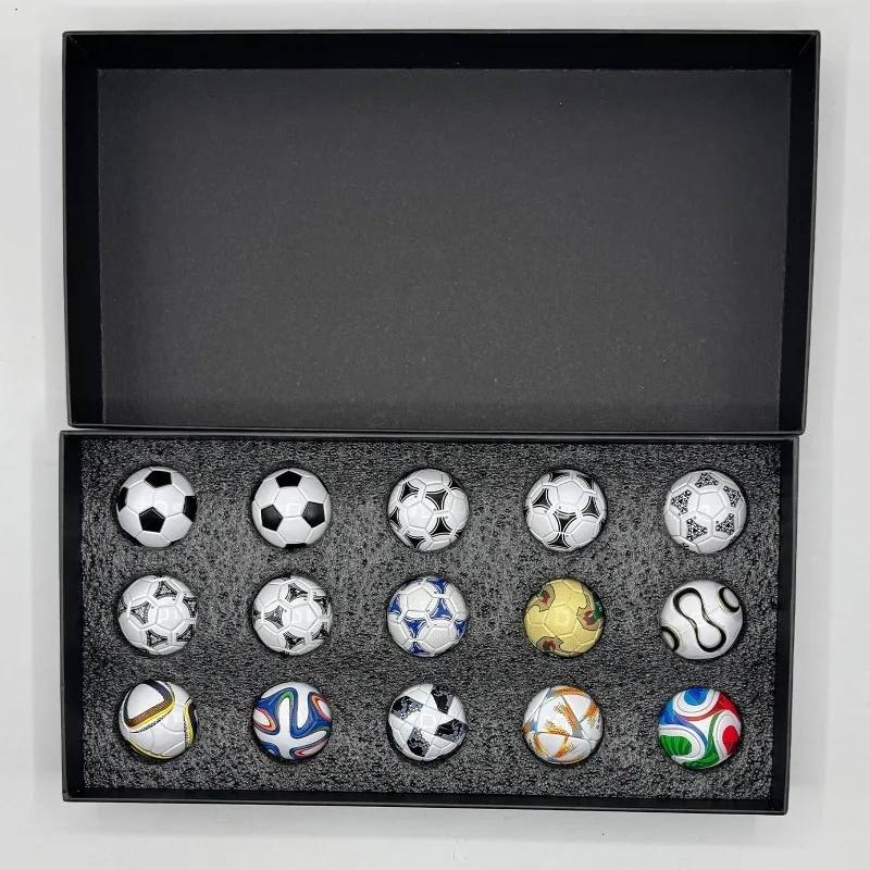 Image of 2026 FIFA Fußball-Weltmeisterschaft 18 Stück pro Box Mini-Modell Geschenkbox Fußball Sammlerstück Sportfan Party Souvenir Geschenk