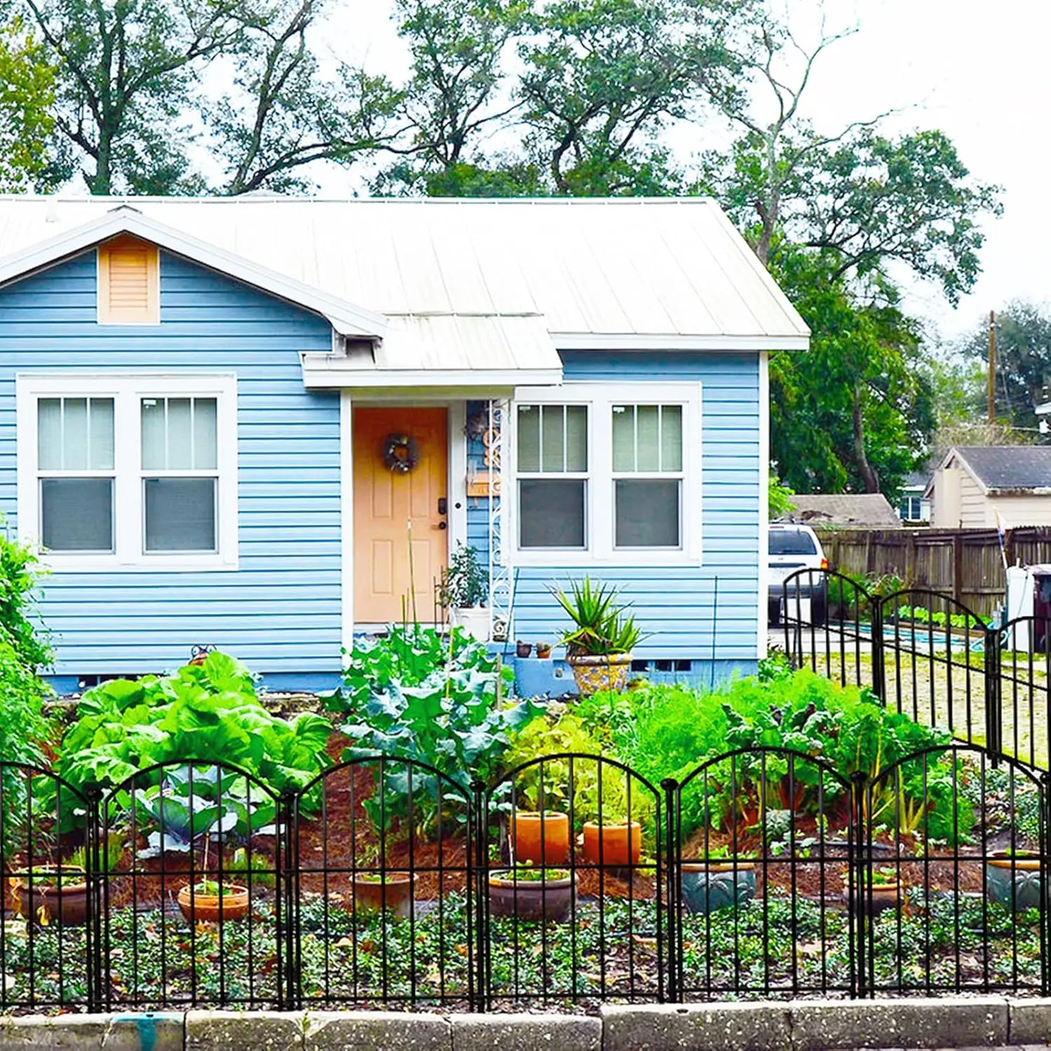 防錆金属製ガーデンフェンス、18パック、掘削不要の動物用バリケード、庭やパティオの装飾に