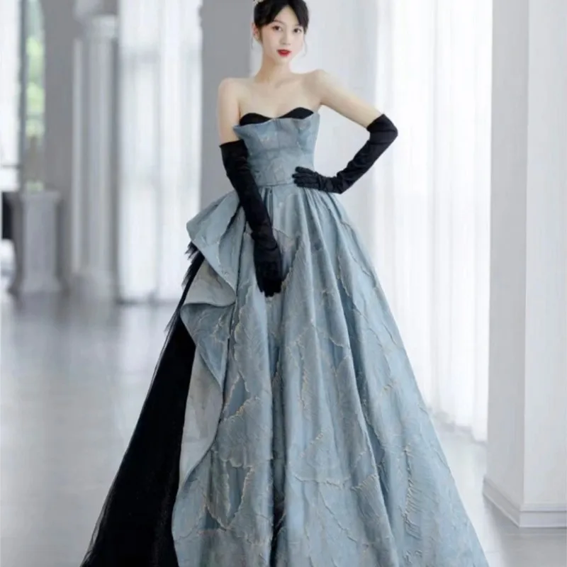 

New style of puffy dress for banquet performance hosts