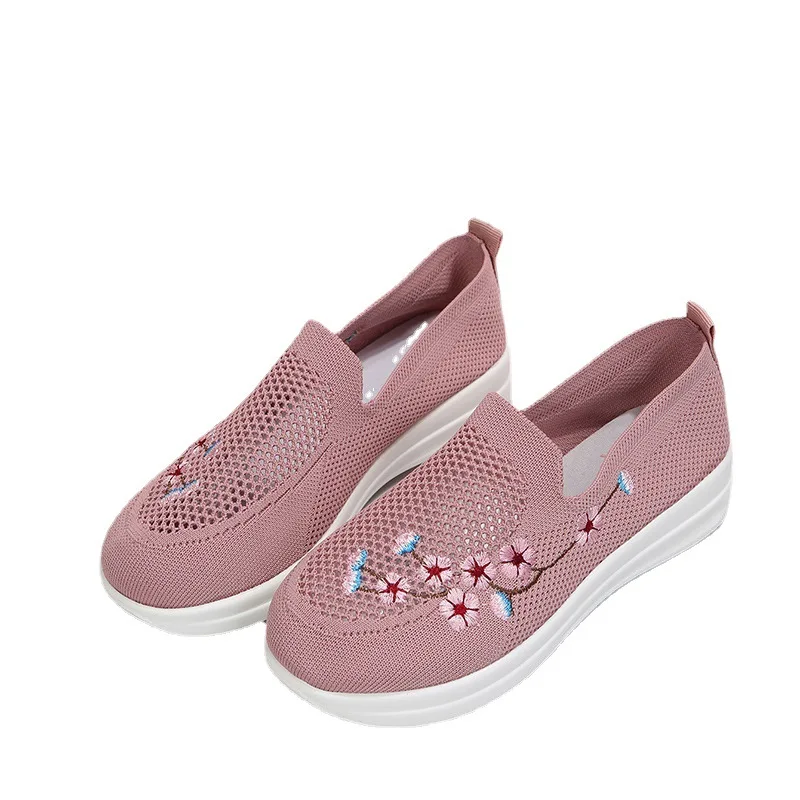 Appartamenti ricamati morbidi da donna scarpe da ginnastica con plateau lavorate a maglia traspiranti estive donna scarpe Casual con fiori in stile cinese Plus Size 43