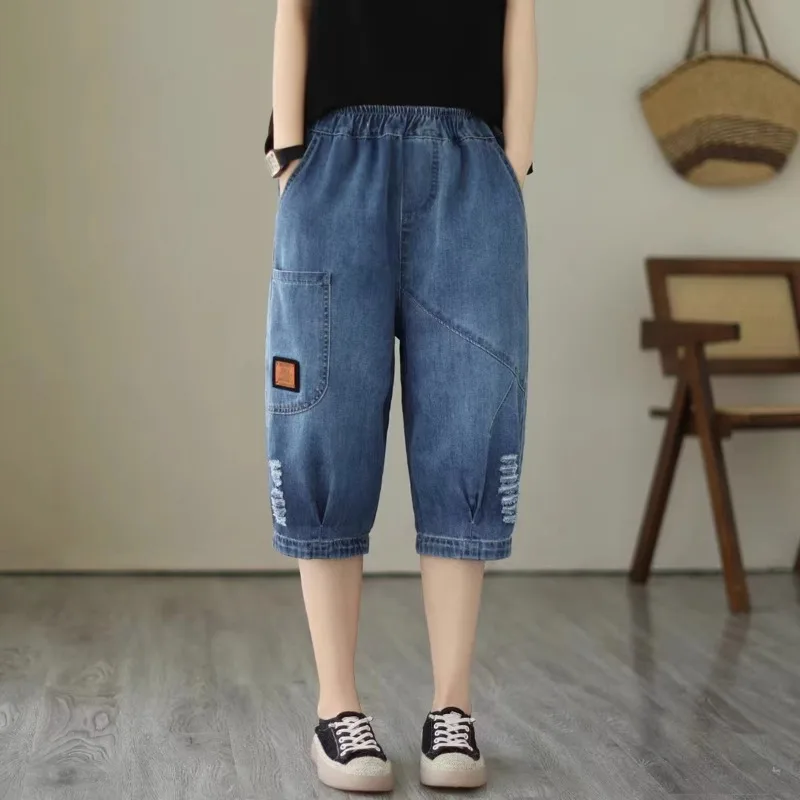 Celana Jeans Enam Titik Wanita Modis Celana Tengah Ukuran Besar Kasual Longgar Tipis Musim Panas Celana Wanita Pinggang Elastis Lubang Waed