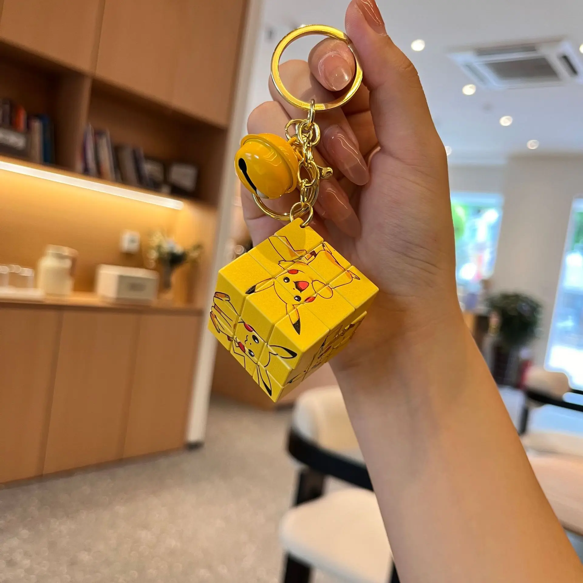 Nuevo llavero de dibujos animados de Pokemon Pikachu, llavero con colgante de cubo mágico, joyería de moda, accesorios para mochila, juguetes Kawaii para niños, regalo