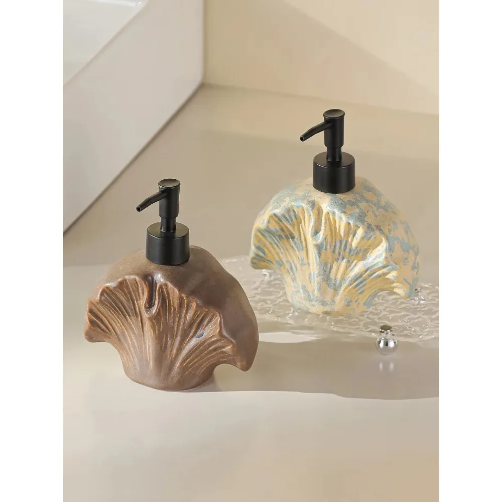 

European-style Ceramic Ginkgo Leaf Lotion Bottle Bathroom Soap Dispenser Vintage Household Shampoo and Shower Gel Storage Bottle