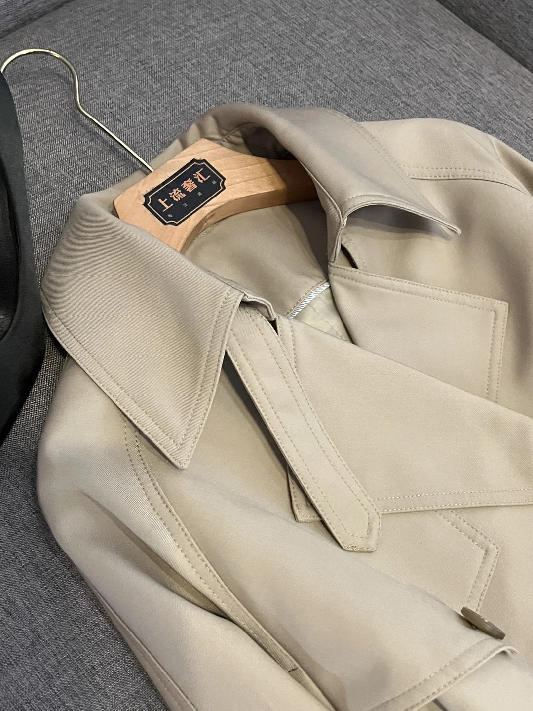 Cappotto Sle casual di media lunghezza da donna di colore kaki Briti Sle Cappotto snellente con design snellente Nuovo arrivo EX732